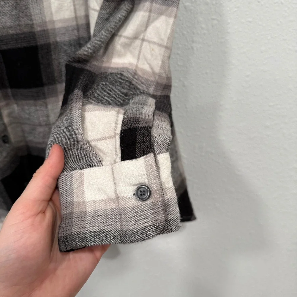 Old Navy The Boyfriend Shirt Black White Grey Plaid Flannel Button Down Medium - Picture 3 of 8